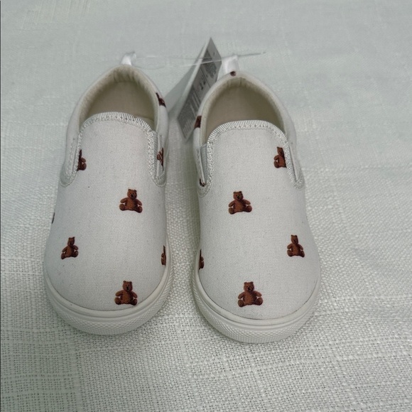 GAP Other - GAP Kids White Slip-On Sneakers with Bear Design